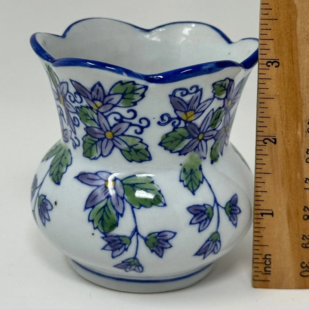 Vintage Blue White Floral Scalloped Ceramic Vase Chinoiserie Planter 3